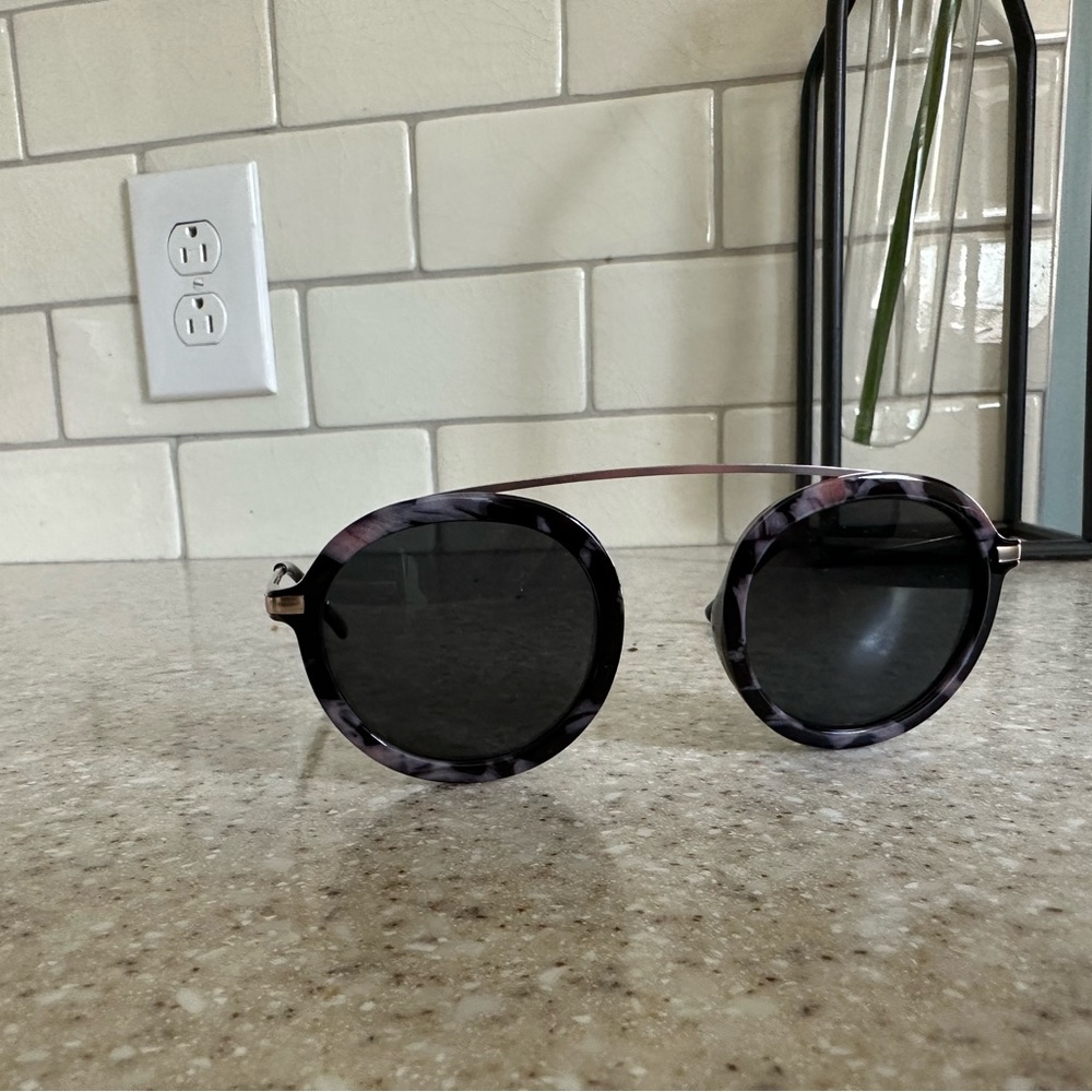 Peepers Noseless Sunglasses with Bridge. Unisex